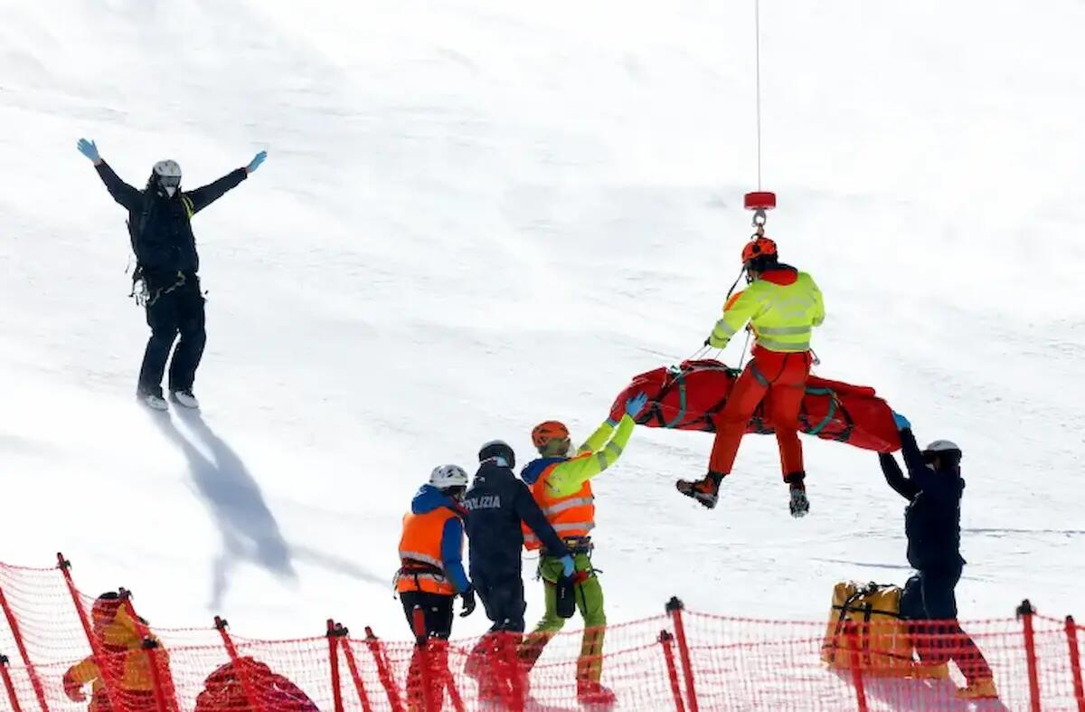 Perde il controllo degli sci, finisce fuori pista e cade: grave un 15enne, è in rianimazione - 