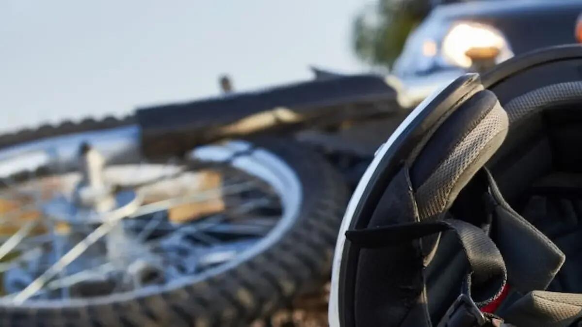 Tragedia sulla SR482, cade in moto sul curvone e finisce scaraventato sull'asfalto: muore 55enne - 