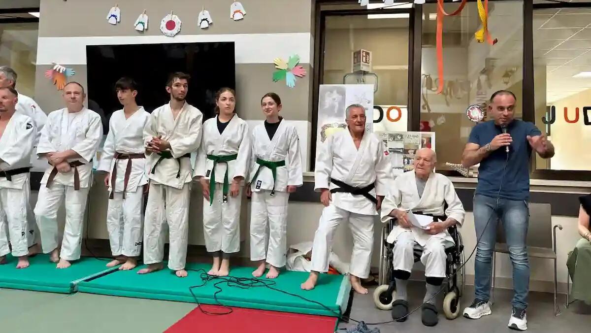 Mariano Vio guida una dimostrazione di judo al Centro Umberto I di Montebelluna - 