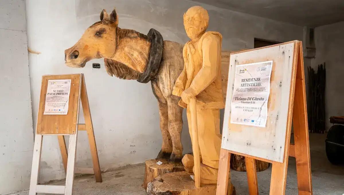 Sutrio arricchisce l'arredo urbano: realizzate 3 nuove sculture e poste nei luoghi più suggestivi della città - 