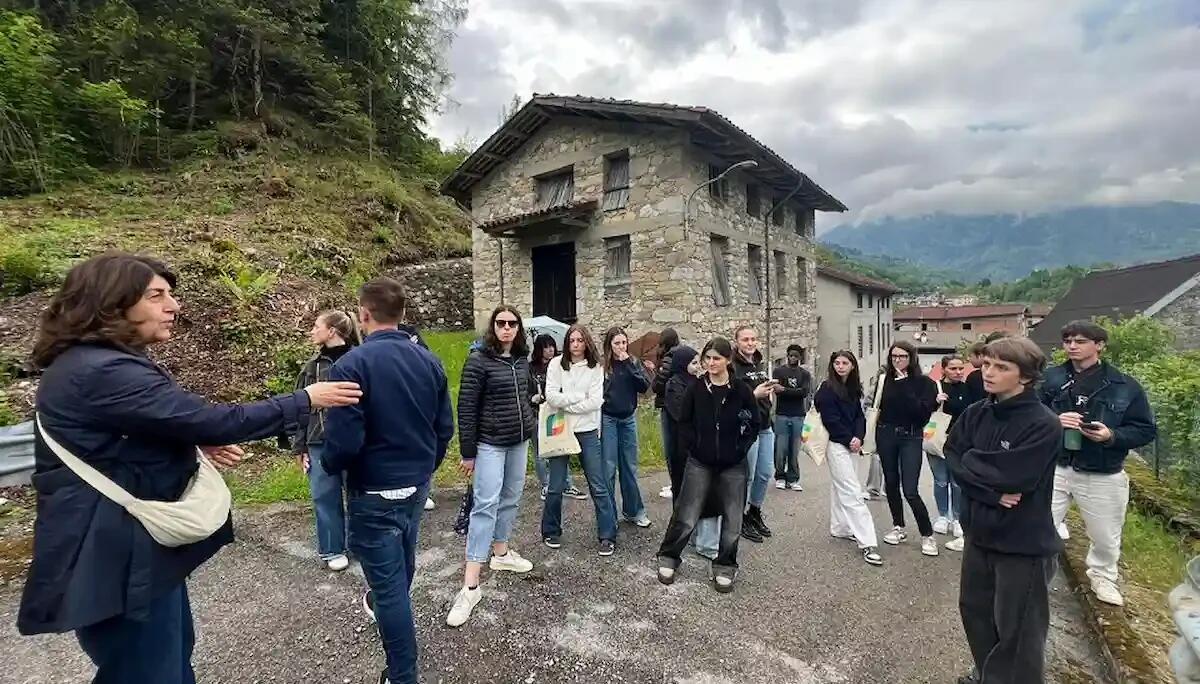Rigenerazione urbana con il legno: studenti dell'università di Udine al lavoro per i borghi di Sutrio - 