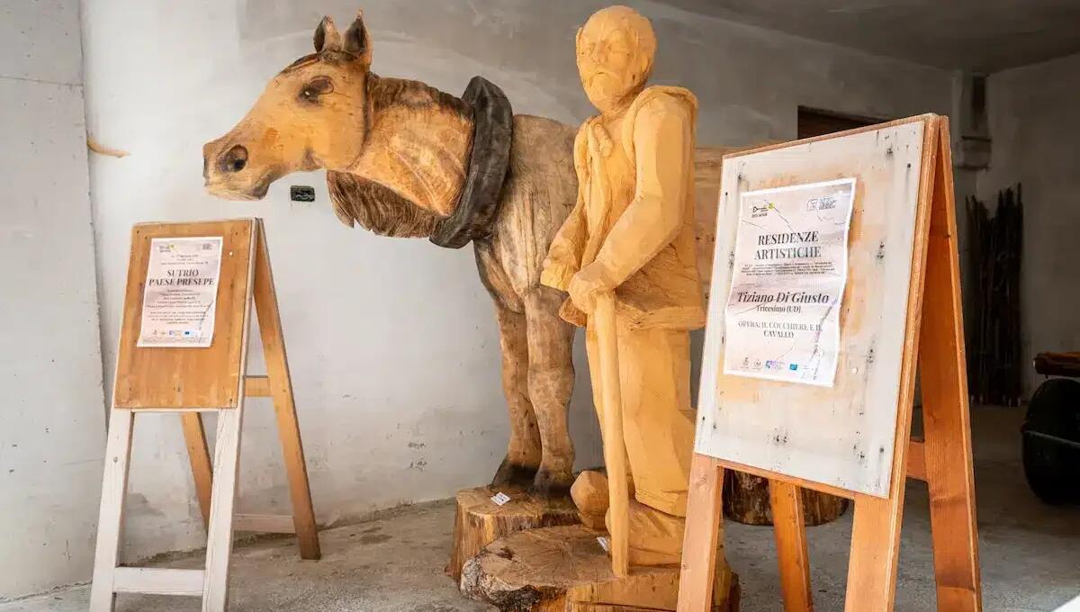 Artisti al lavoro a Sutrio per il progetto Paese Presepe - 