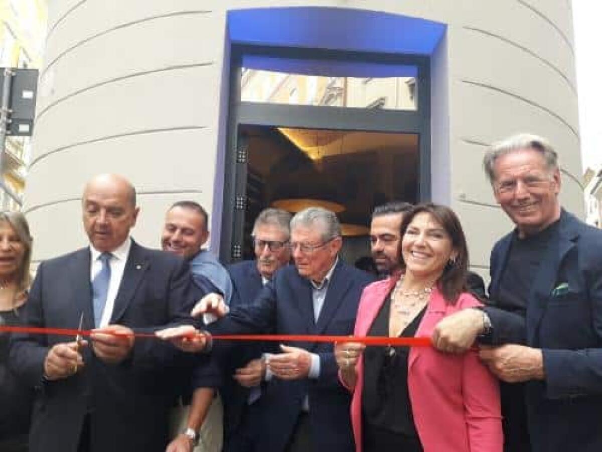 Inaugurazione dell'enoteca "L'Angolo di Rocco" a Trieste: storia, vino e convivialità - 