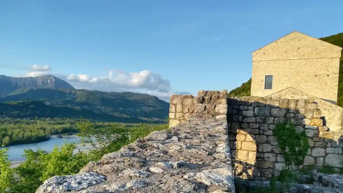 Aperitivo al tramonto con vista sul Tagliamento: una serata unica al castello di Ragogna. Ecco quando. - 