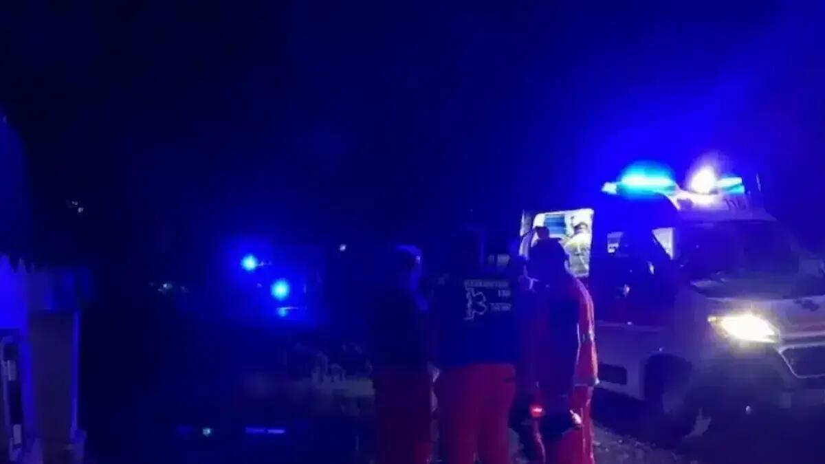 Violento frontale tra due moto: quattro giovani sbalzati sull'asfalto e trasportati in ospedale - 
