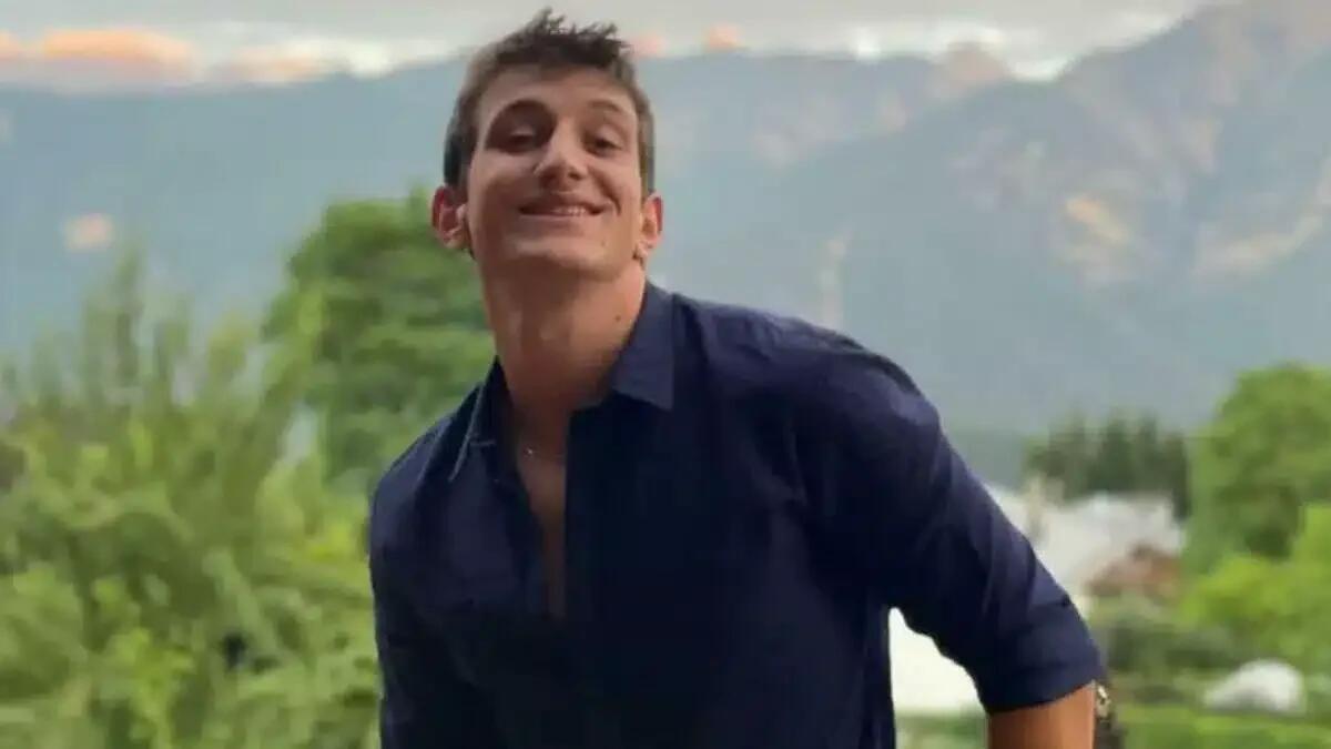 Moto si schianta contro un palo della luce, Giovanni muore a soli 22 anni: gravissimo l’amico - 