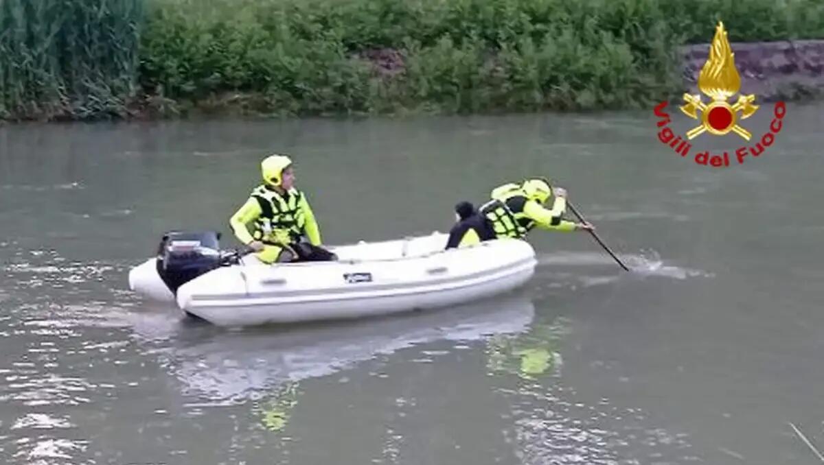 Si tuffa nel torrente per salvare il cane e scompare: in corso le ricerche da parte dei Vigili del Fuoco - 