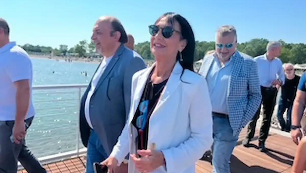Monfalcone si prepara per la stagione balneare 2025: novità e regolamenti per le spiagge - 