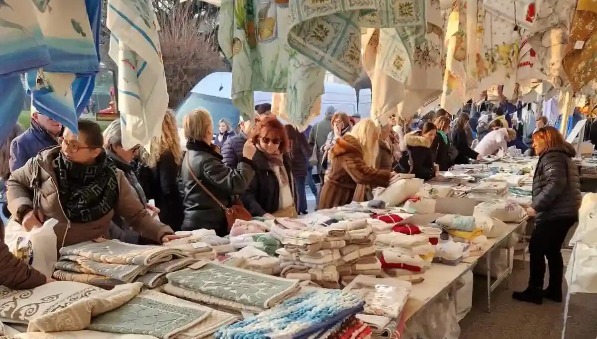 Gli Ambulanti di Forte dei Marmi a Grezzana: il 17 maggio torna il mercato di qualità più famoso d'Italia - 