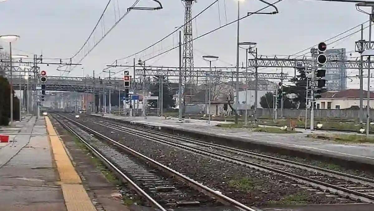 Treni fermi per 8 ore il 6 maggio, Trenitalia protesta per il mancato rinnovo contrattuale: forti disagi - 