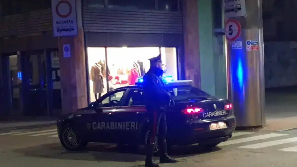 Udine, operaio 41enne trovato ferito a terra: "Rapinato con un coltello e picchiato da 4 stranieri" - 