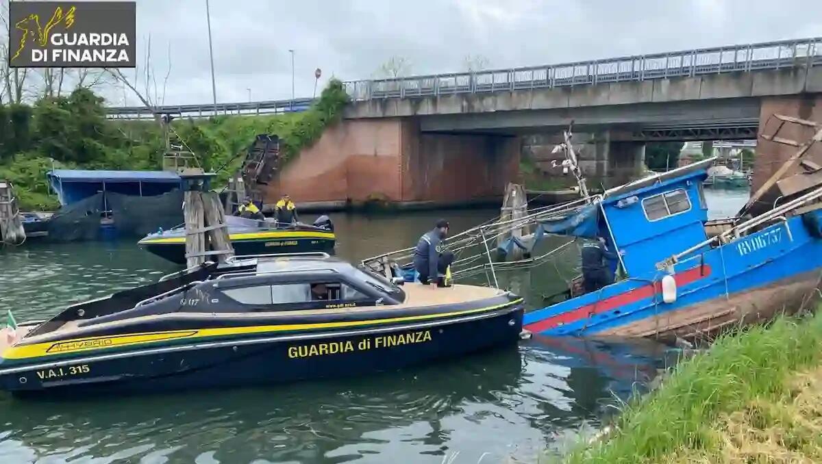 Sversamento nel Brenta, peschereccio semiaffondato inquina il canale: sequestro e denuncia - 