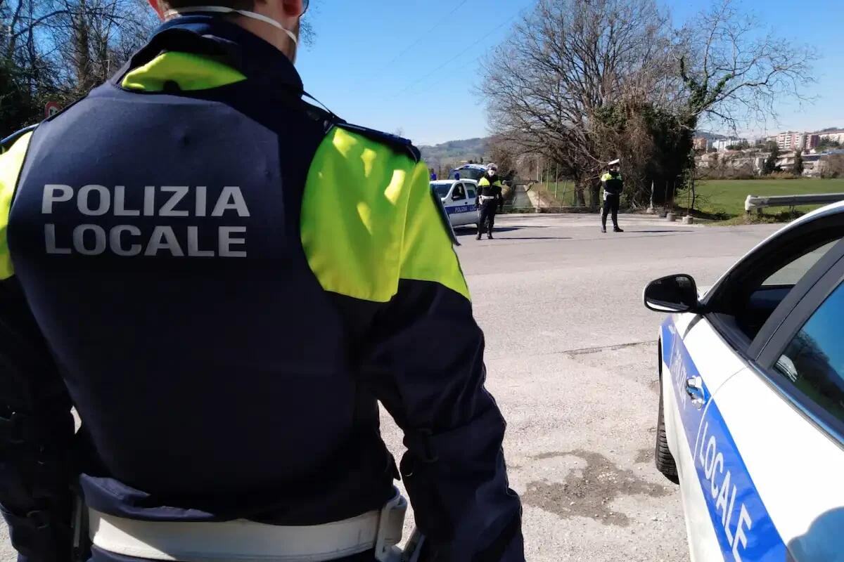 Udine, guida 12 anni senza patente: maxi multa e auto sequestrata - 