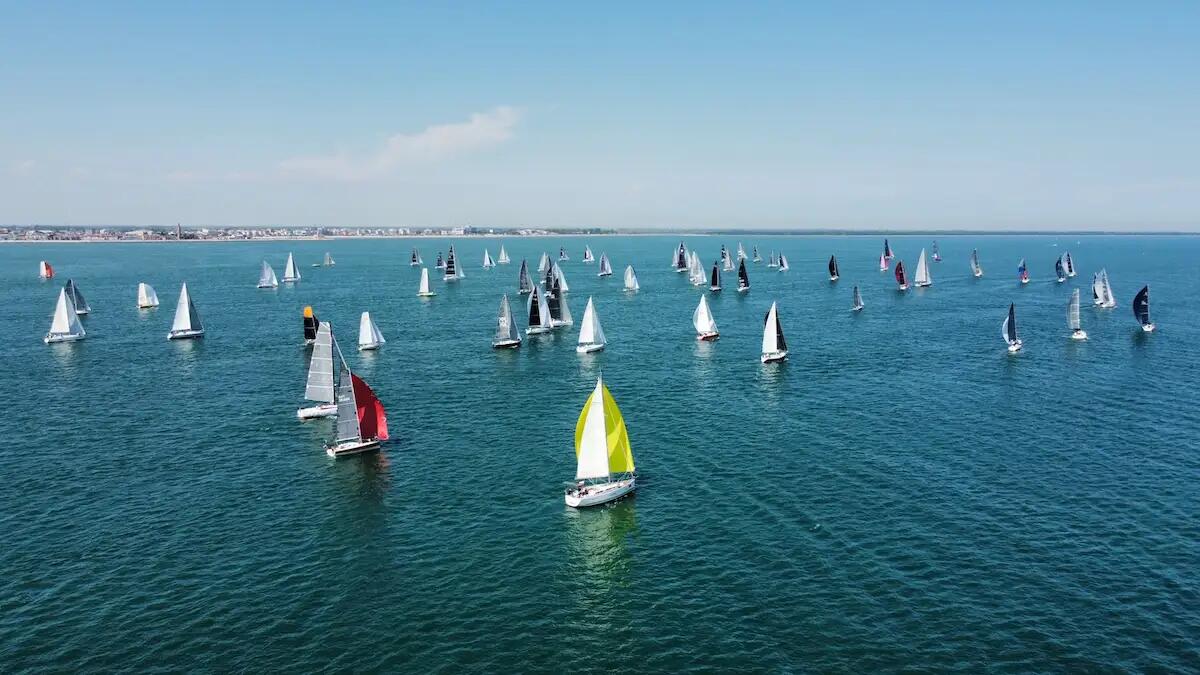 Vela internazionale a Caorle: il via ufficiale a La Duecento 2025 - 