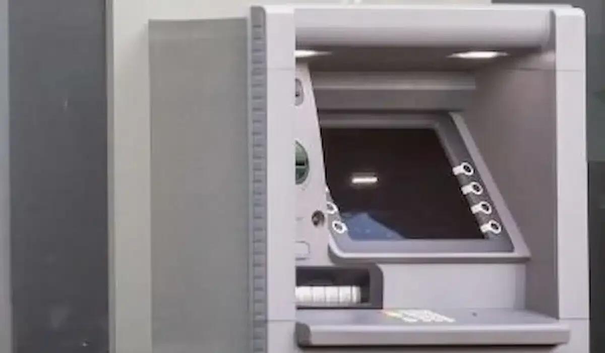 Tentano furto al bancomat con la tecnica black box ma falliscono: ladri in fuga senza denaro - 