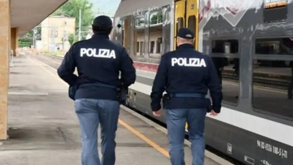 Tragedia sfiorata in stazione, 65enne si accascia a terra: rianimata dagli agenti della Polfer - 