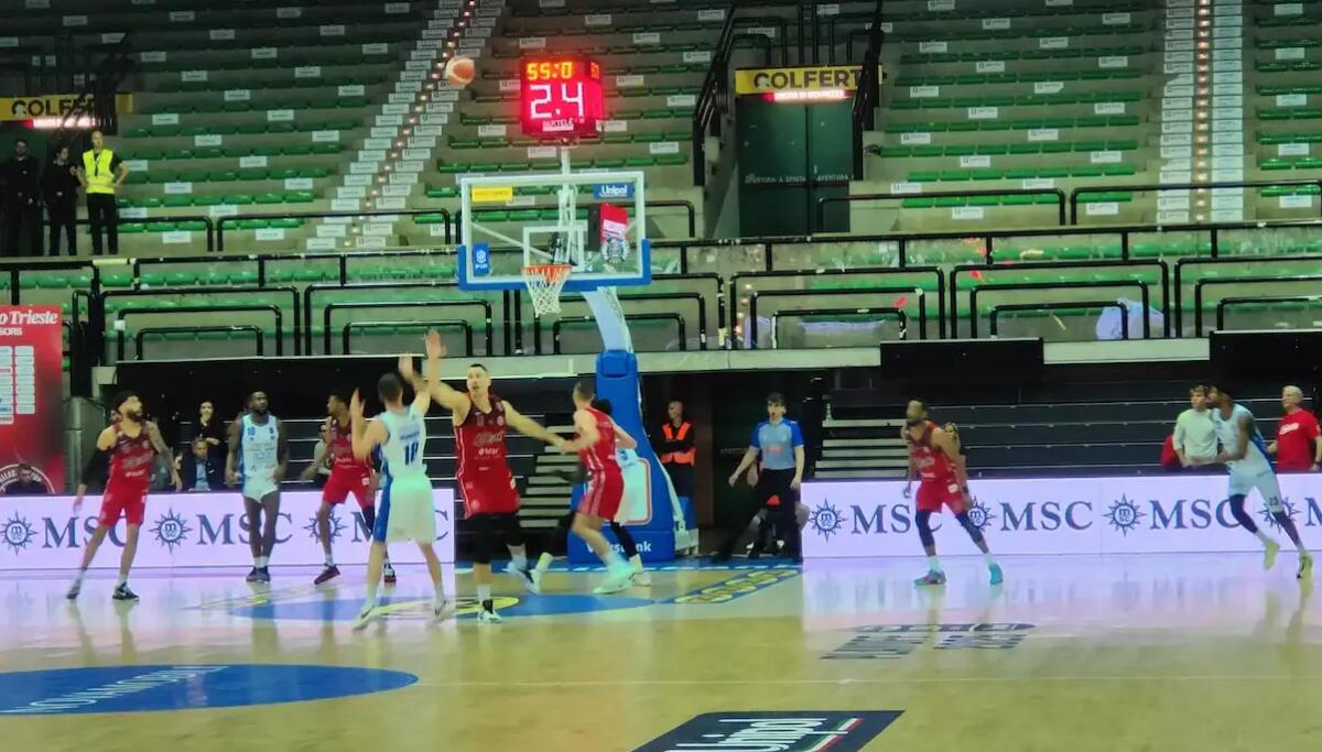 Pallacanestro, Trieste si scioglie nella ripresa: Brescia rimonta e si prende gara 3 -