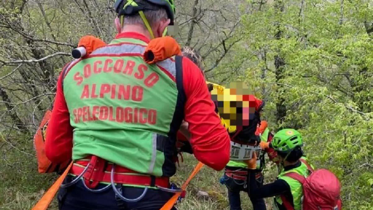 Malore improvviso salendo in bici al Rifugio Zacchi: morto un ciclista -