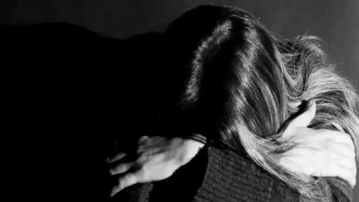 Costringeva una minorenne a spogliarsi e compiere atti sessuali con lui: 26enne friulano condannato - 