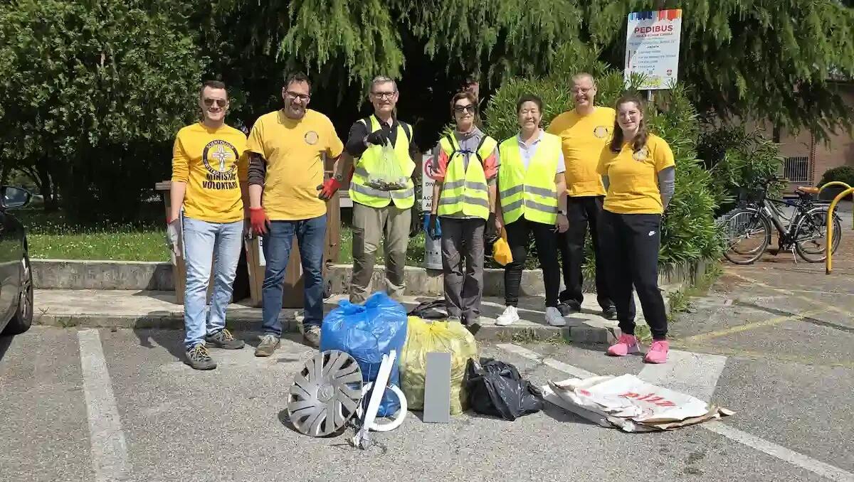 Puliamo i quartieri a Borgomeduna: cittadini e volontari insieme per la pulizia -