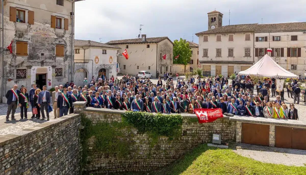 Turismo slow e nuove alleanze: questo comune del Friuli guida la rinascita dei Borghi italiani -
