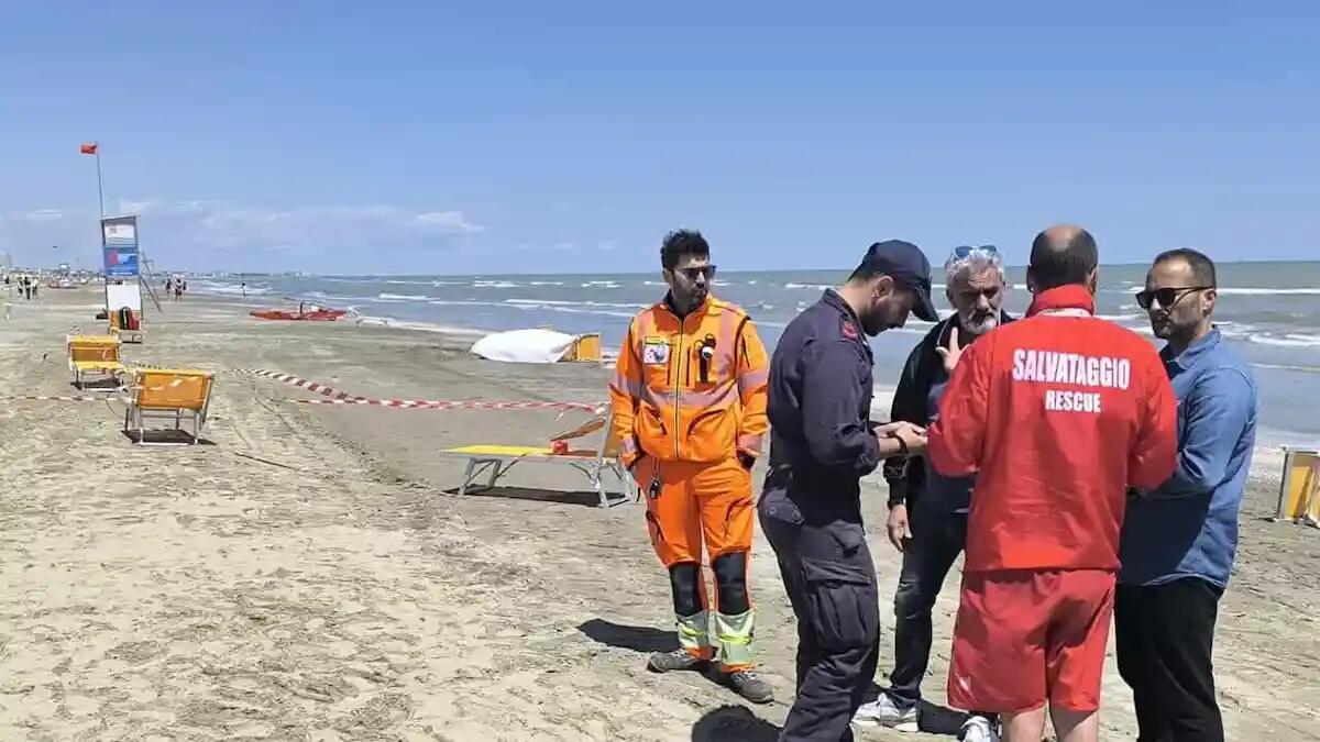Tragedia in spiaggia, una turista vicentina viene travolta da una ruspa: inutili i soccorsi - 