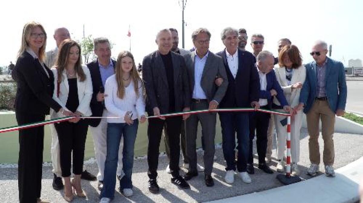 Inaugurata nuova rotatoria a Lignano Pineta per la valorizzazione di Piazza Marcello D'Olivo - 