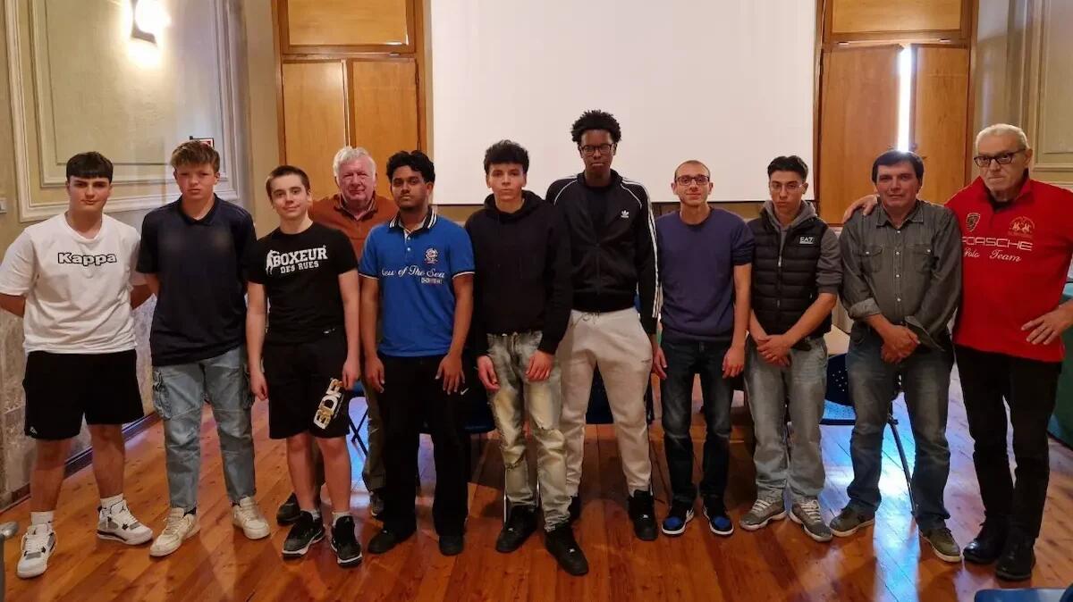 Cresce la squadra arbitrale di Gradisca d'Isonzo: otto giovani conquistano il fischietto - 