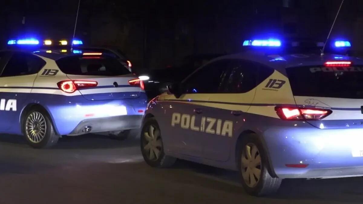 Violenta rissa in centro città, persino sedie lanciate: paura dei passanti e tre feriti - 