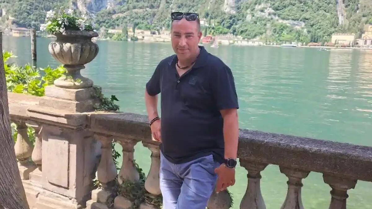 Si schianta nel fosso e viene sbalzato fuori dall'auto: Cristian muore a 41 anni. Grave il nipote di 15 anni. - 