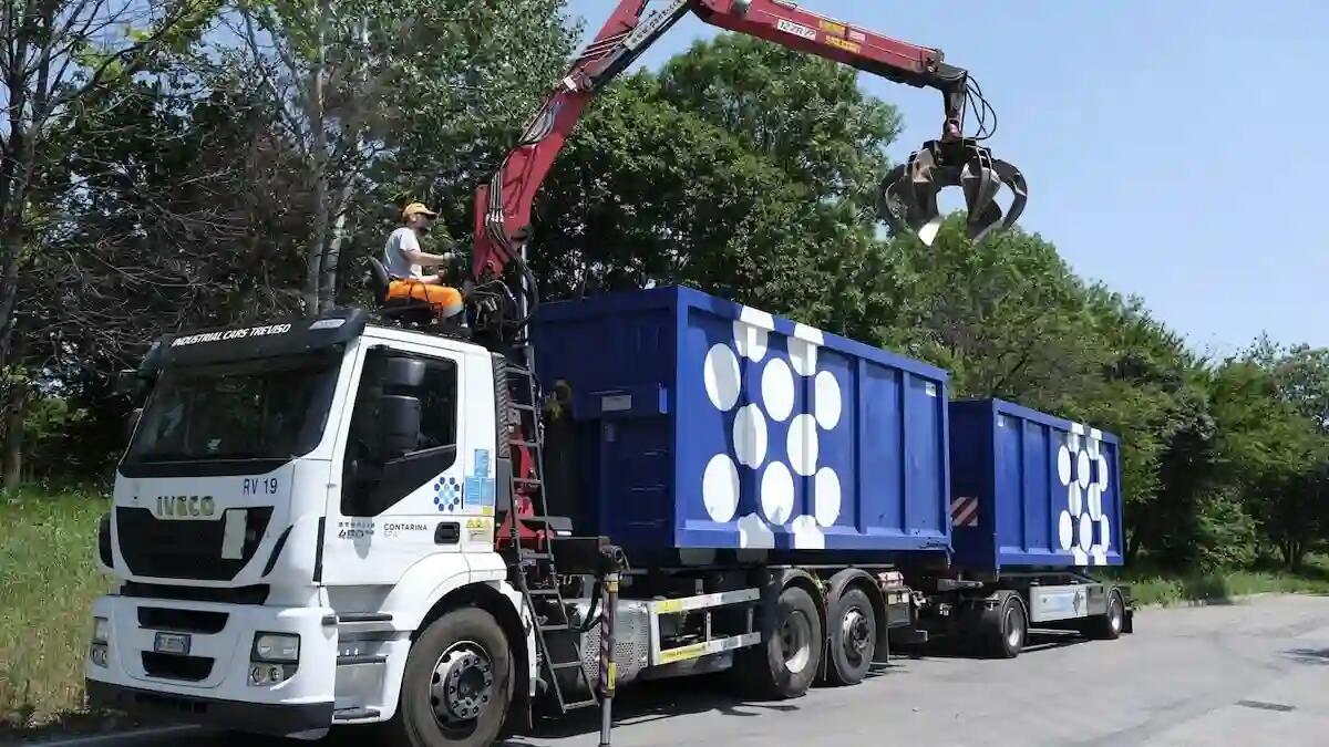 Fiamme nell'impianto dei rifiuti ingombranti, incendio domato celermente dai Vigili del fuoco - 