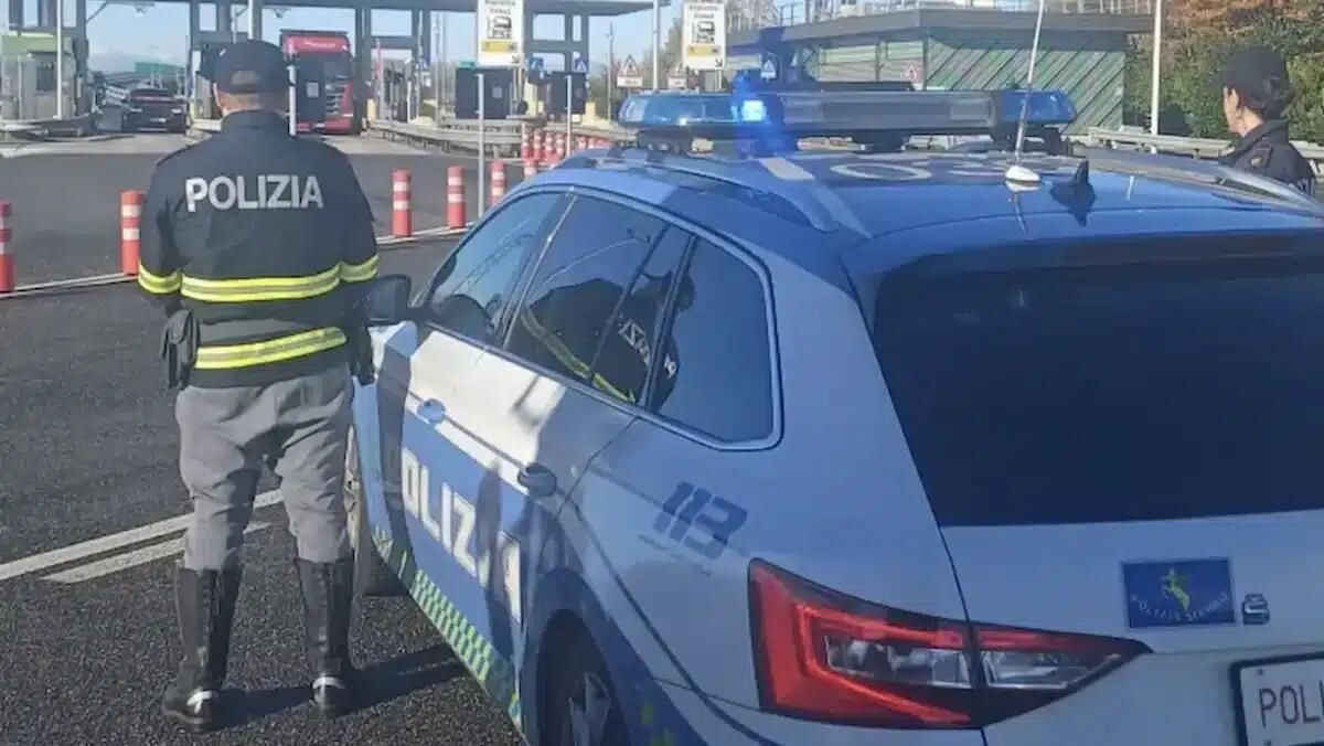 Faceva entrare immigrati clandestini in Italia per somme fino a 9mila euro: arrestata vigilessa - 