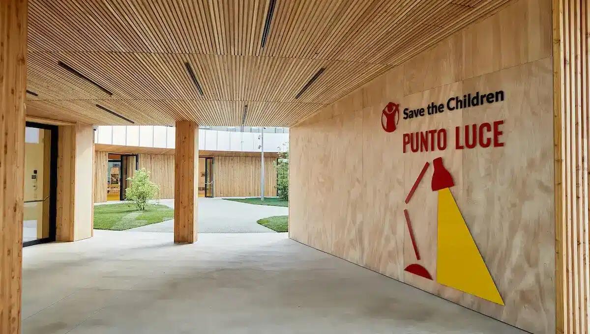 Legno carnico per ristrutturare Milano: nasce il nuovo Punto Luce Save the Children a Gallarate - 