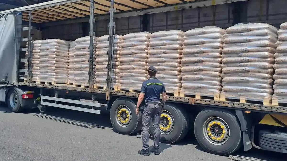 Pellet non sicuro proveniente dall’Est Europa verso il mercato italiano: sequestrate oltre 46 tonnellate - 