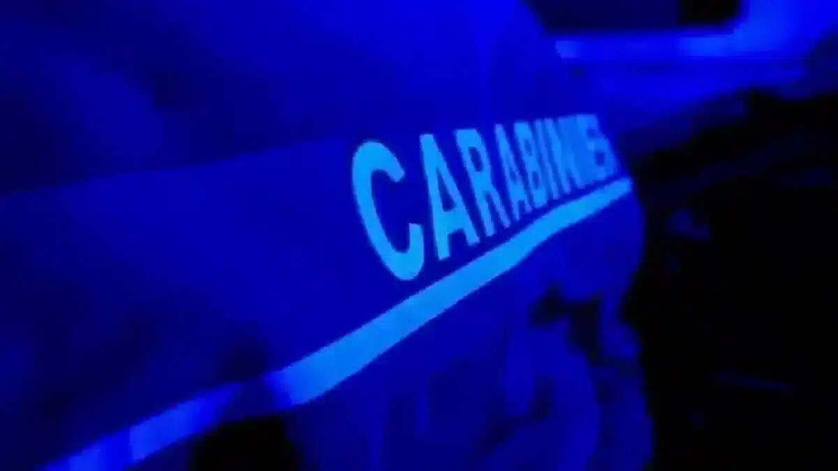 Ubriaco al volante lancia uno pneumatico contro i Carabinieri e tenta la fuga: arrestato - 