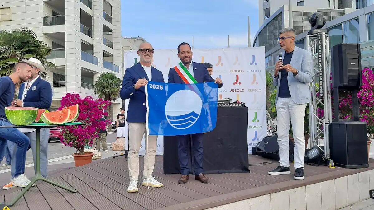 Jesolo celebra la Bandiera Blu 2025 e apre la stagione estiva con “Buongiorno Estate” - 