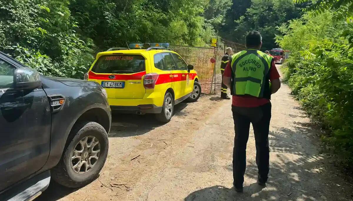 Figlio di 10 anni prova invano a rianimarlo: padre stroncato da un infarto sul monte Calvario - 