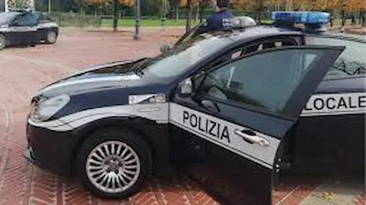 Commerciante minacciata: espulso il 35enne che da settimane la terrorizzava e le danneggiava il negozio - 