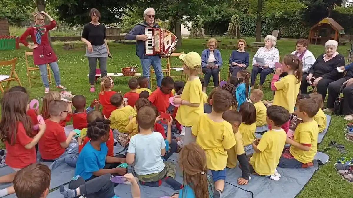 A Casarsa la scuola che unisce bambini e anziani: nuovi fondi per il progetto “Together” -