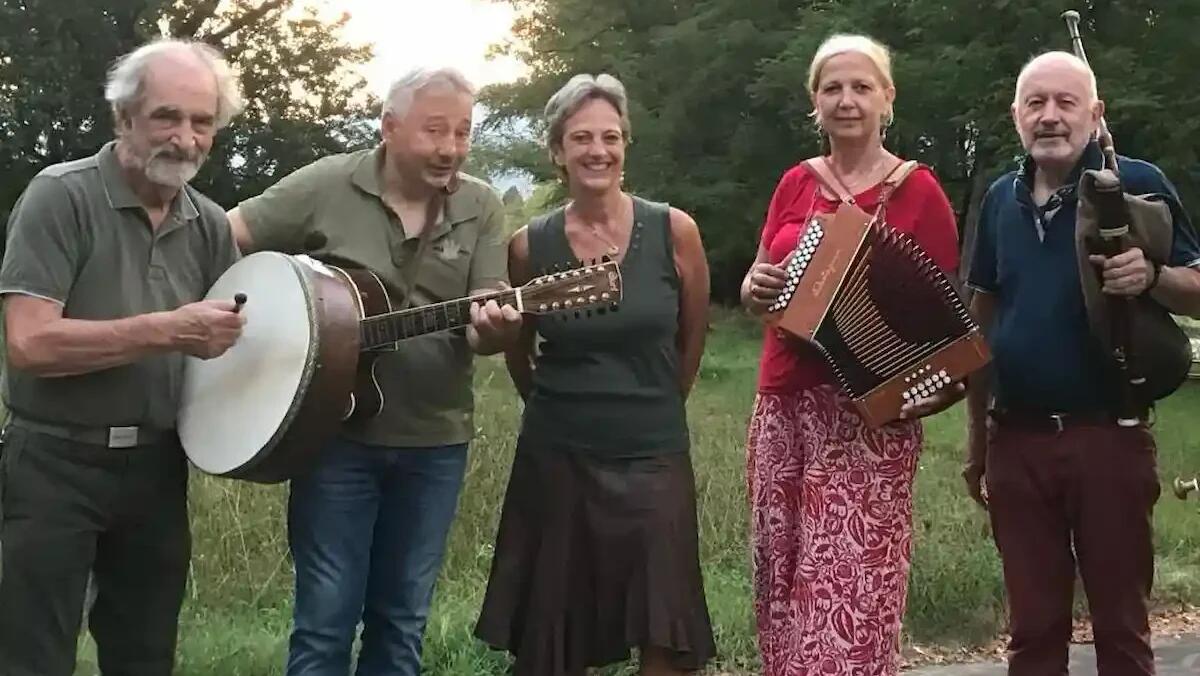 Danze popolari e musica dal vivo in Largo Cervignano a Pordenone -