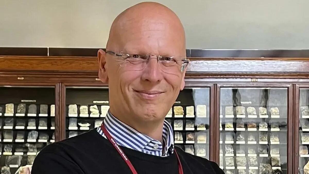 Linguaggio e invecchiamento: studio dell'Università di Udine scopre la soglia critica dei 75 anni - 
