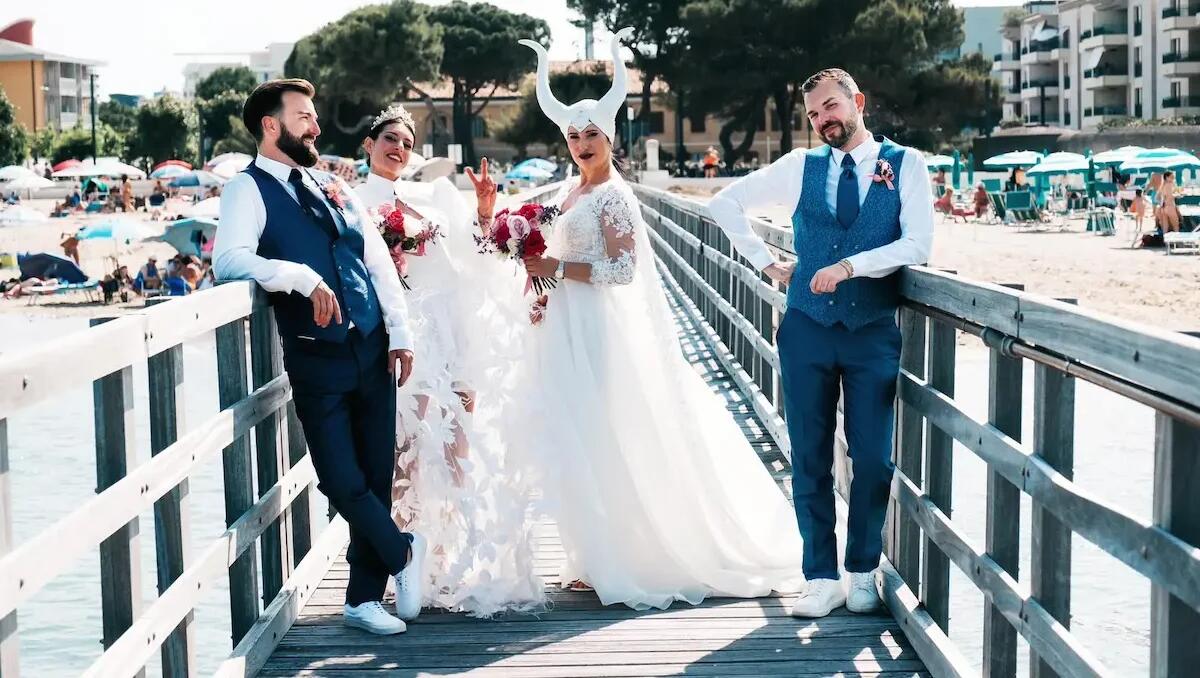 La spiaggia di Lignano si trasforma in palcoscenico per un messaggio d’amore senza stereotipi - 