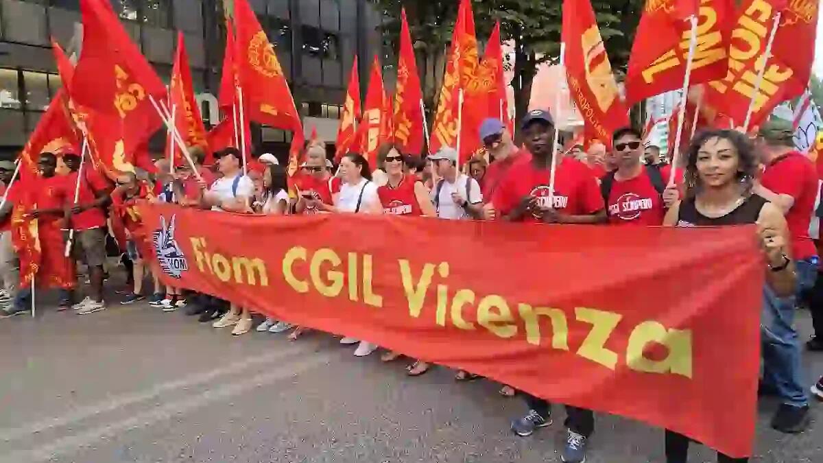 Metalmeccanici veneti uniti a Mestre: oltre 5.000 in piazza per il rinnovo dei contratti - 