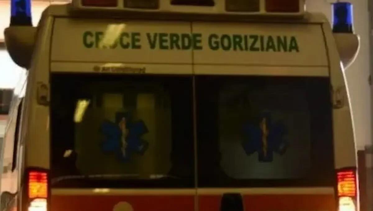 Tragedia durante una pausa di lavoro, prova la moto del collega e sbatte contro un palo: 23enne perde la vita - 