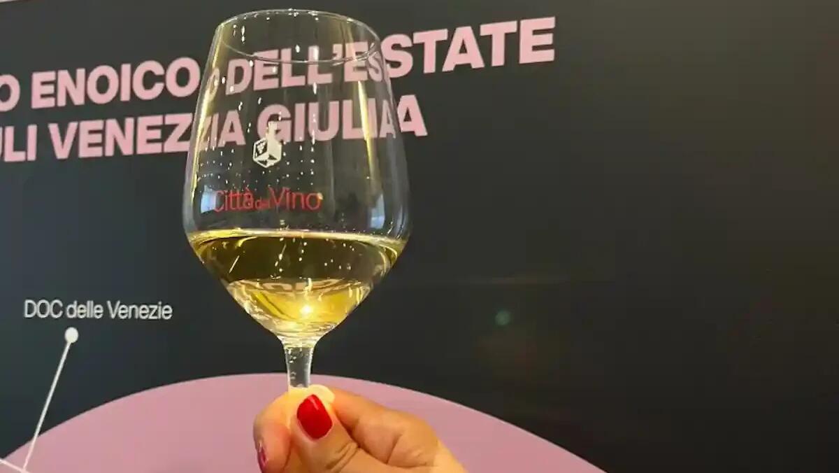 Dolegna tra vino e poesia: serata speciale il 2 luglio al Ristorante Al Cjant dal Rusignûl - 