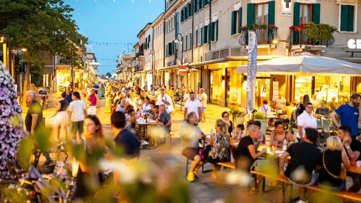 Jesolo si accende: 6 giorni di sapori, spettacoli e fuochi d’artificio. Quando e il programma completo. -