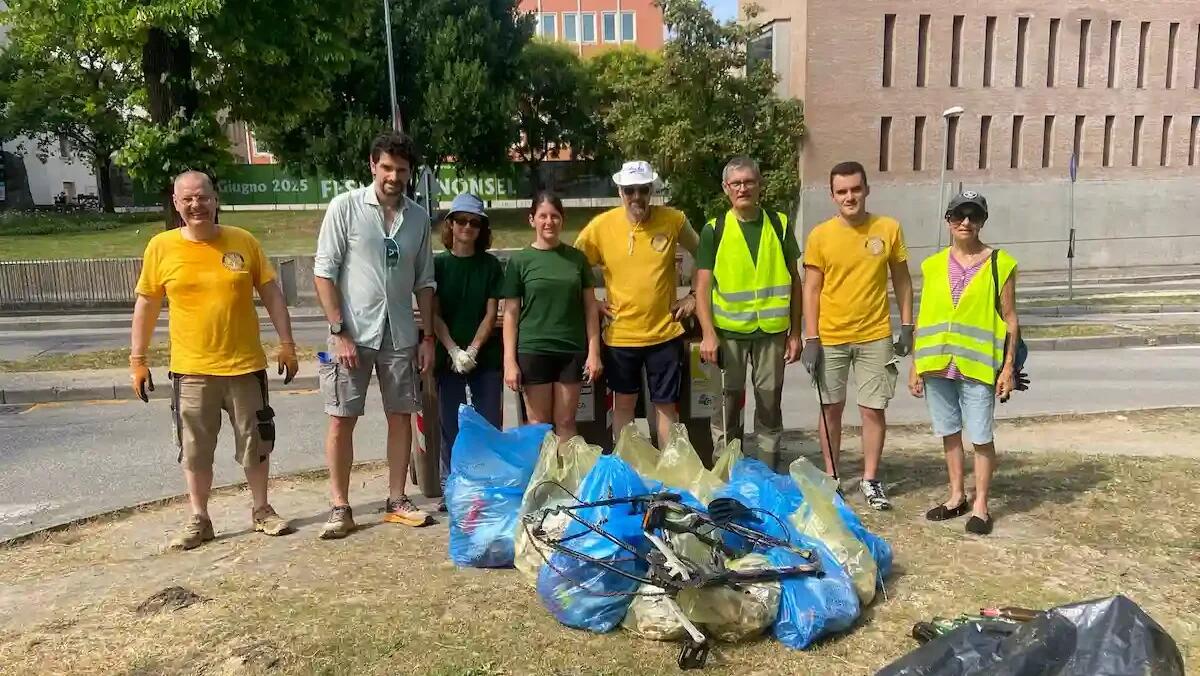 Volontari all'opera a Pordenone: strade ripulite e fiumi liberati dalla plastica - 