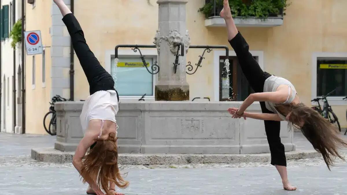 AreaDanza 2025 trasforma Venzone in uno spettacolo a cielo aperto tra performance e suggestioni urbane - 