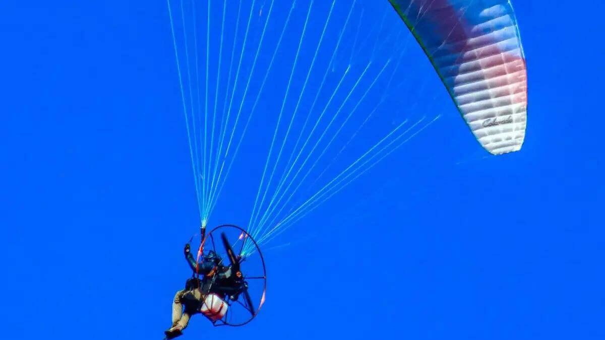 Paura ad Alpago, parapendio cade sotto il Dolada: ferito il pilota tedesco 52enne - 