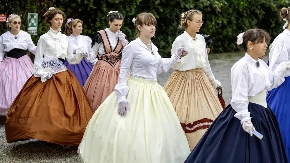 Codroipo rievoca il fascino eterno della Belle Époque: un’intera giornata tra costumi storici e carrozze - 